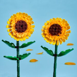 LEGO Botanicals Girasoli - Set di Fiori Finti per Bambine e Bambini 8+ Anni - Bouquet da Esporre Come Decorazione di Casa o della Camera da Letto - Regalo per Ragazza, Ragazzo, Donna o Uomo - 40524 immagine 5